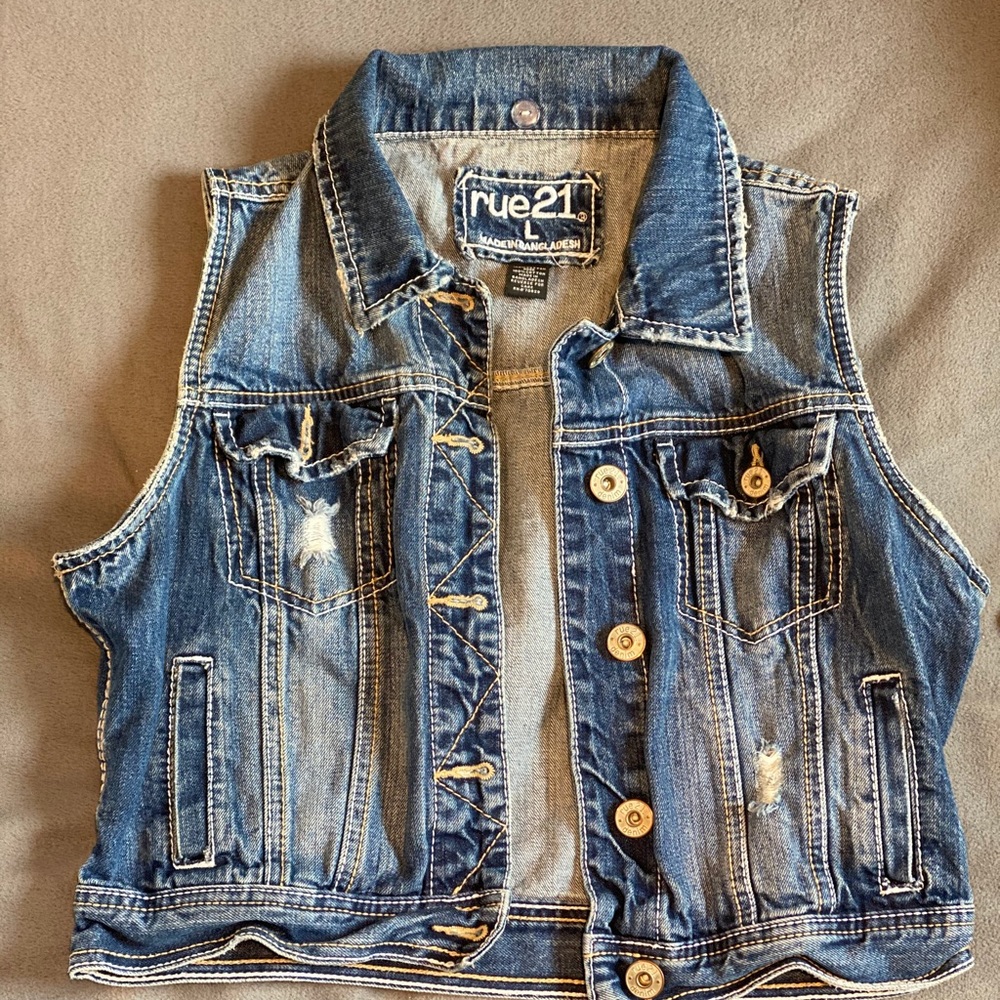 Distressed Cutoff Jean Jacket